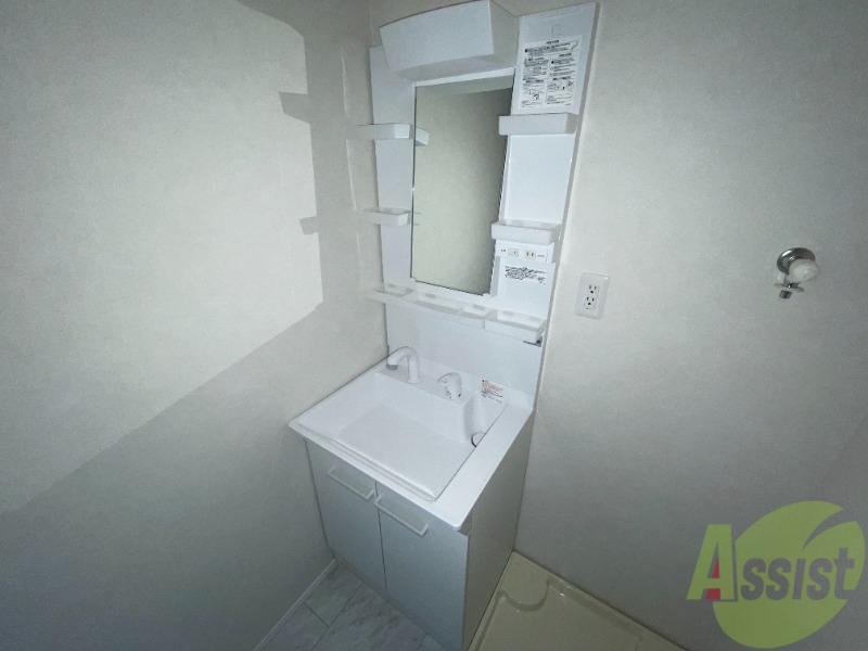 洗面設備　独立洗面台になっているので忙しい朝もばっちりですね。