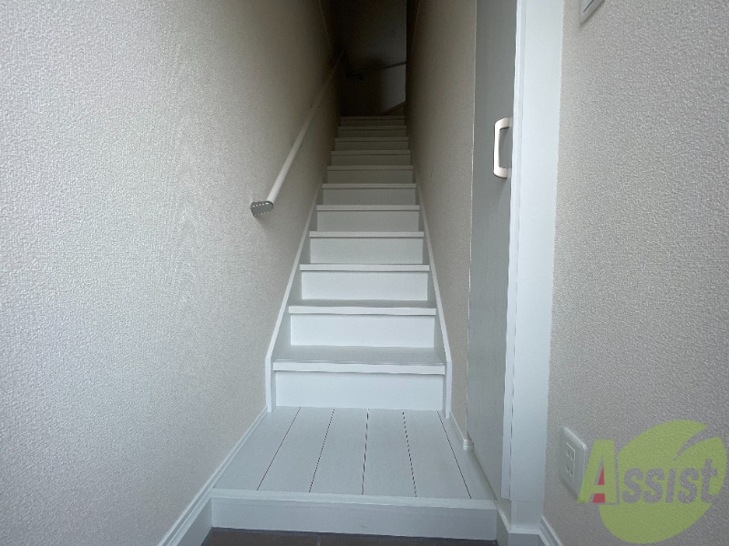 玄関　玄関からの様子です。すぐ部屋が見えないのは安心ですね。