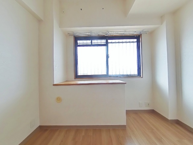 その他部屋・スペース　開放的な寝室です