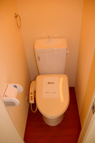 トイレ　温水洗浄機能付トイレ（同一仕様写真）