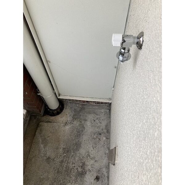 バルコニー　室外洗濯機置き場