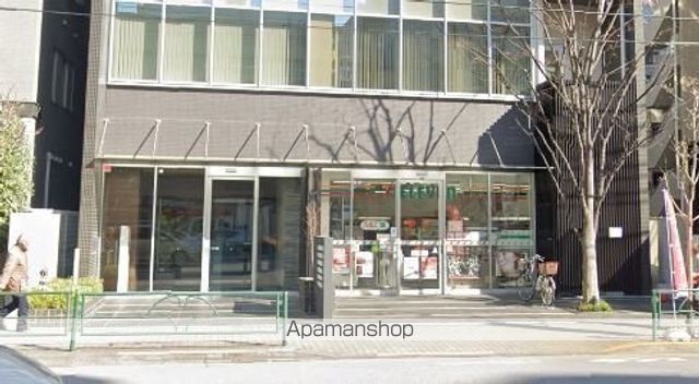 コンビニ　セブンイレブン（コンビニ）まで136m