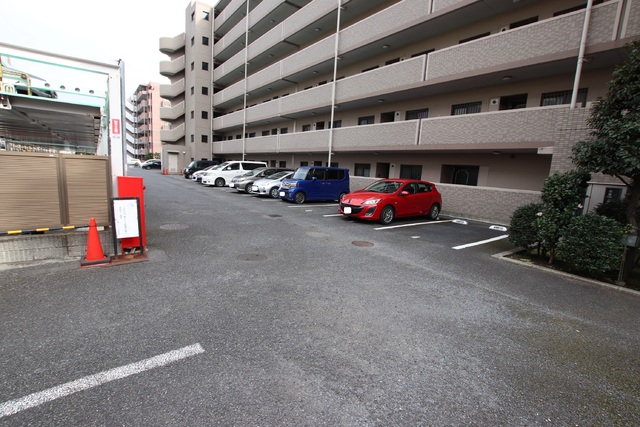 駐車場　※駐車場（空き状況・使用料等詳細はご確認下さい）