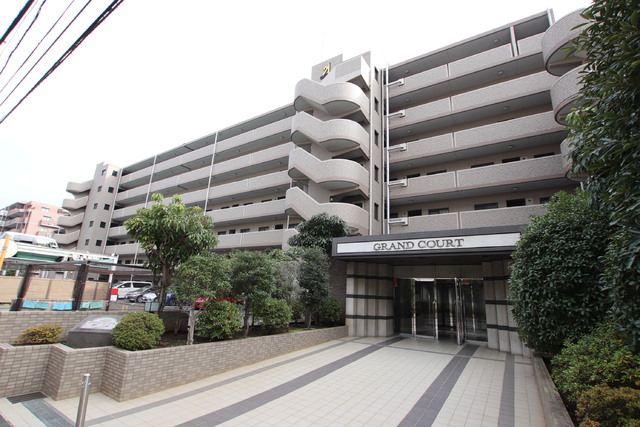 建物外観　重厚感のある外観