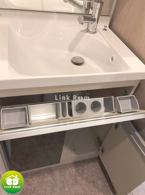 洗面設備　参考画像　間取り違いのお部屋です