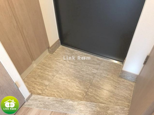 玄関　参考画像　間取り違いのお部屋です