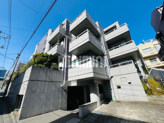 建物外観　閑静な住宅街に位置しています。