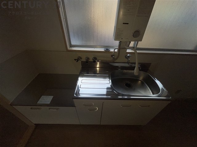 キッチン　窓付きのキッチンで換気がしやすくておすすめ！