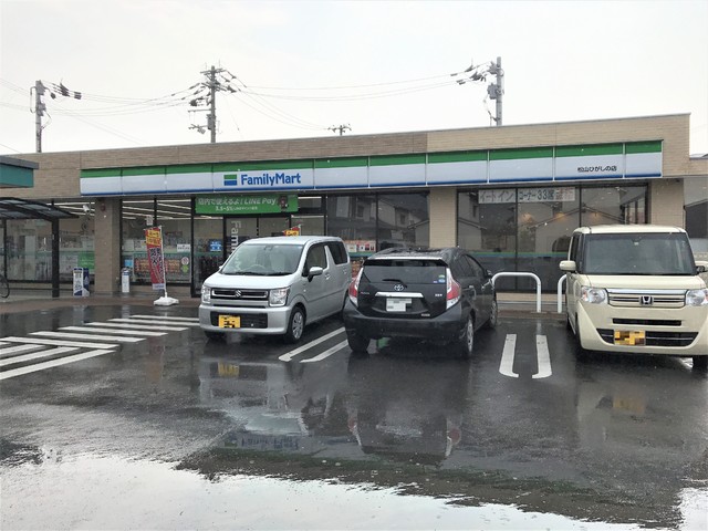 コンビニ　ファミリーマート　松山ひがしの店（コンビニ）まで436m