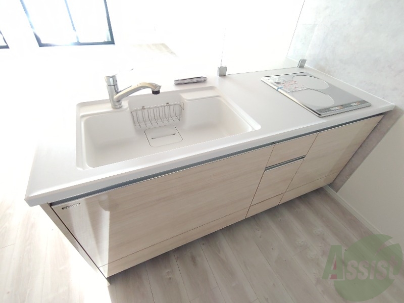 キッチン　綺麗なキッチンはカウンタータイプで使いやすいです。