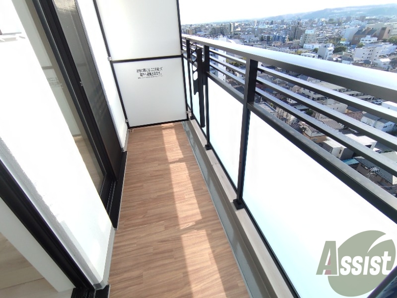 バルコニー　ベランダはよく日が当たり気持ちの良い空間です。