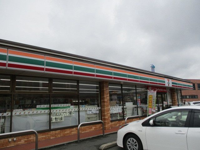 コンビニ　セブンイレブン（コンビニ）まで400m