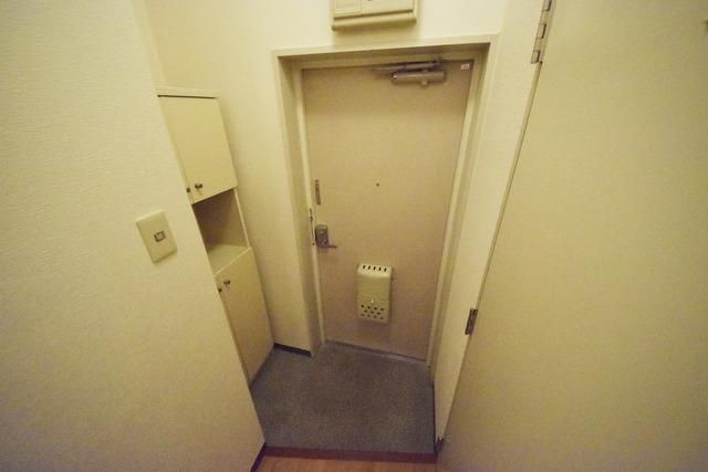 玄関　※別部屋参考写真です