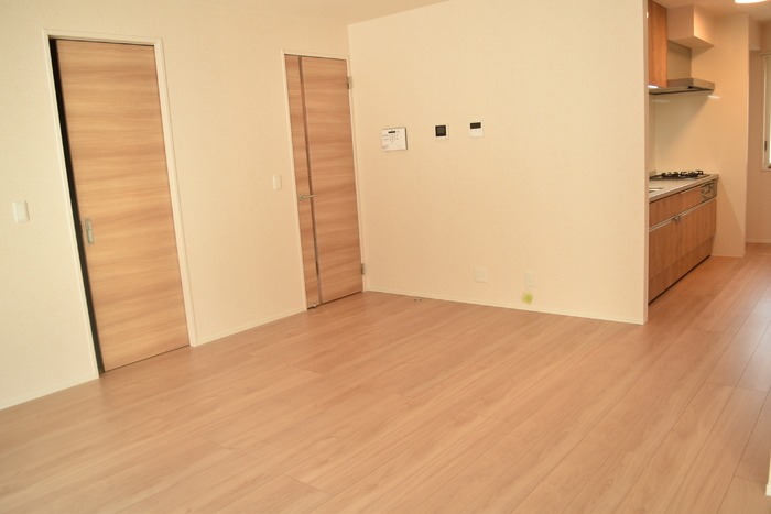 くおん嵯峨 西棟の居間写真