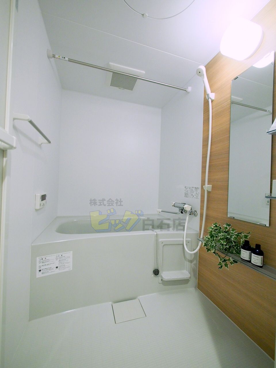 バス・シャワールーム　広々タイプのお風呂です♪