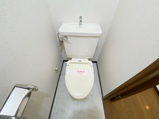 トイレ　別号室の参考写真です。