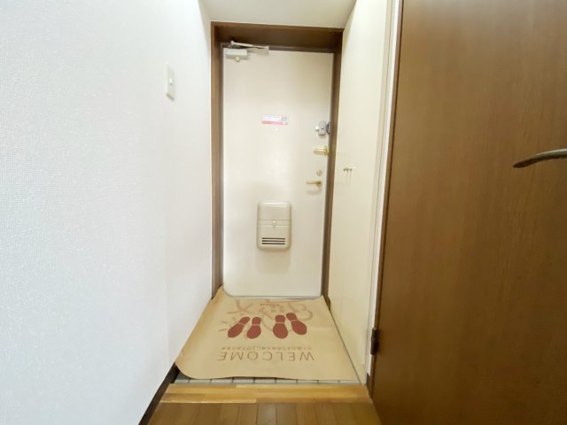 玄関　別号室の参考写真です。