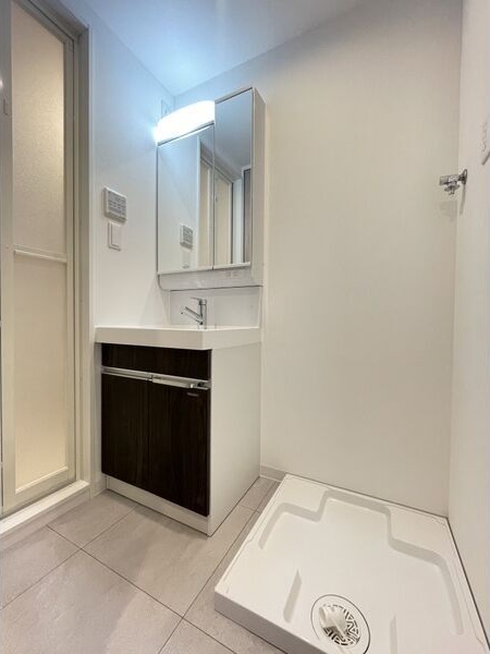 洗面設備　独立洗面台あり、毎朝おしゃれに忙しい女性の方におすすめです