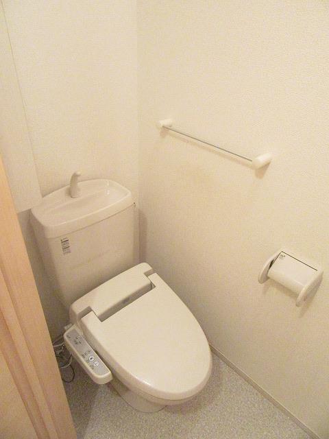 トイレ　ウォシュレット付の洋式トイレです♪