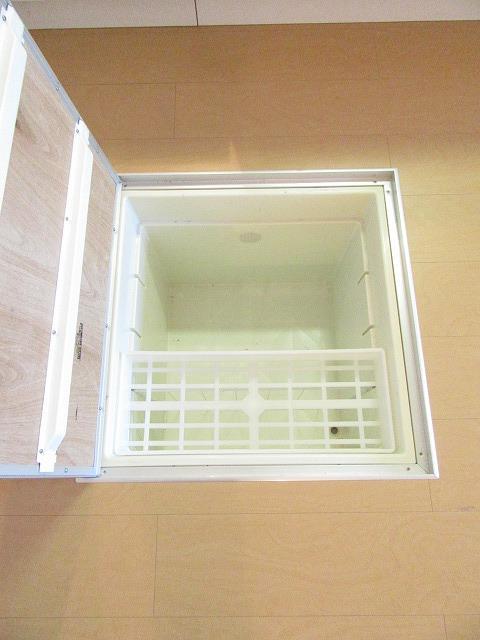 その他設備　調味料などの保管に便利な床下収納♪