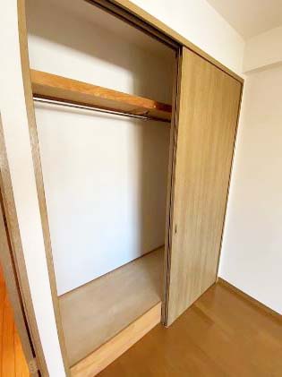 収納　★ハンガーラック付き、上部収納も有り★