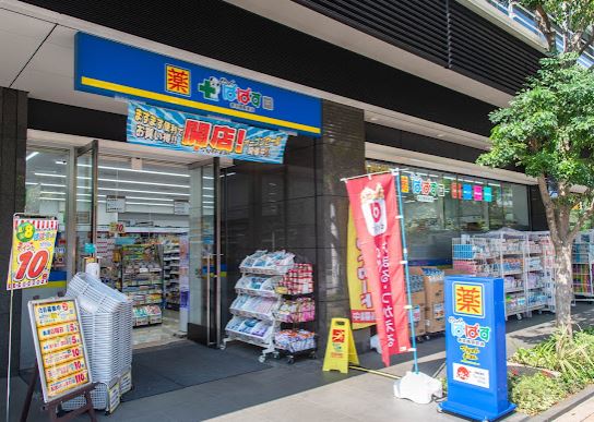 ドラックストア　どらっぐぱぱす赤羽橋駅前店（ドラッグストア）まで453m