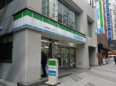 コンビニ　ファミリーマート日本橋堀留町一丁目店（コンビニ）まで158m