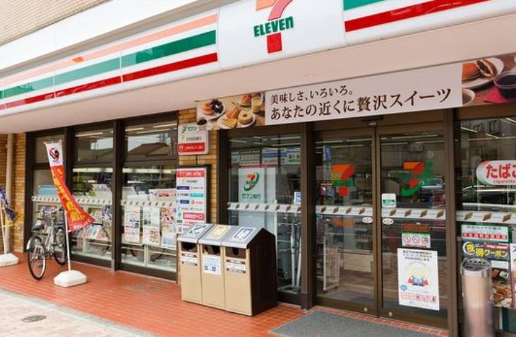 コンビニ　セブンイレブン日本橋堀留町2丁目店（コンビニ）まで176m