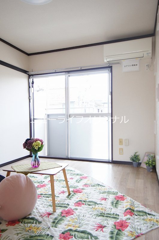 その他　エアコン付きのリビングです！