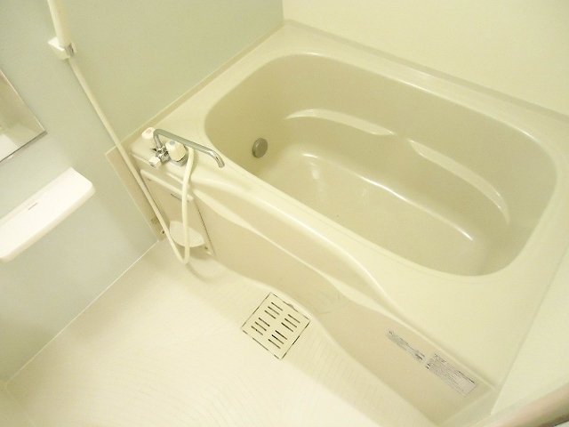 バス・シャワールーム　落ち着いた空間のお風呂です