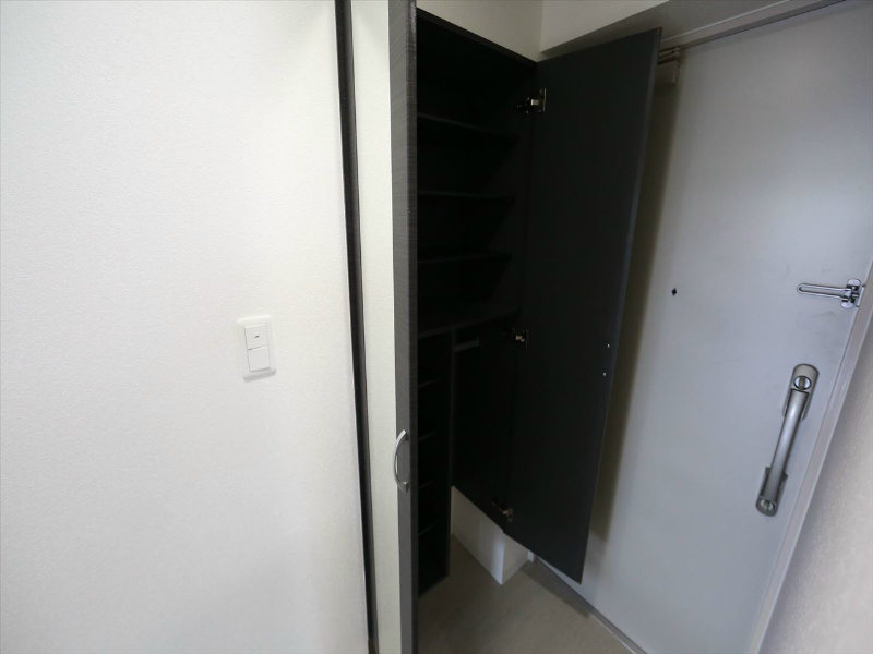 玄関　玄関　シューズボックス