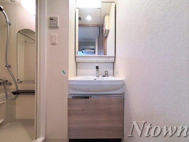 洗面設備　独立洗面台です