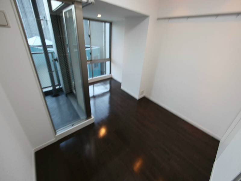 バルコニー　洋室7.1帖　エアコン完備　バルコニーに面しています