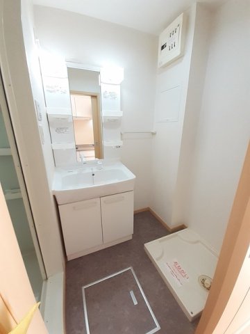 洗面設備　使いやすい洗面所です