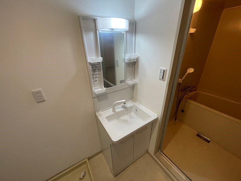 洗面設備　※別号室の写真です。