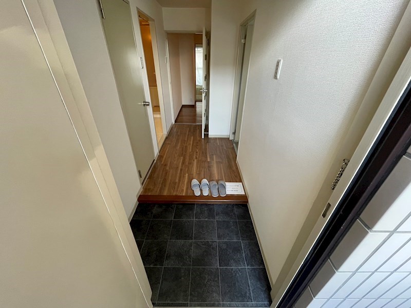 玄関　※別号室の写真です。