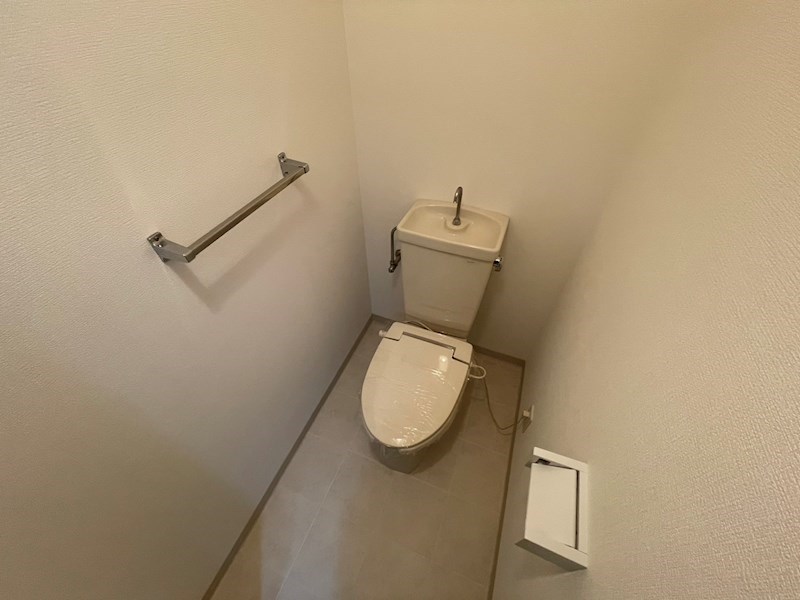 トイレ　※別号室の写真です。