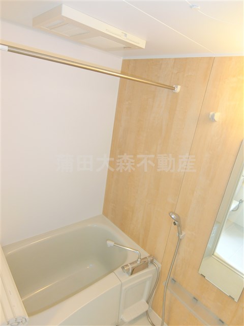 バス・シャワールーム　浴室乾燥機付きのお風呂　バスルーム