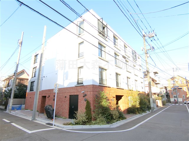 建物外観　2017年10月築　RC鉄筋コンクリート造地上4階建て総戸数