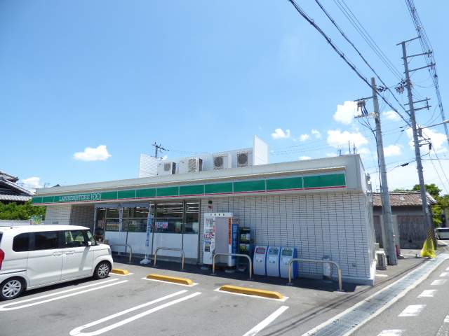 コンビニ　ローソンストア１００（コンビニ）まで890m