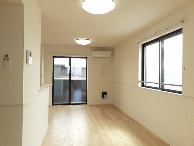 居室・リビング　こちらのリビングで趣味の時間をお楽しみください