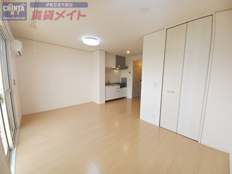 居室・リビング　同物件別室反転タイプ参考写真