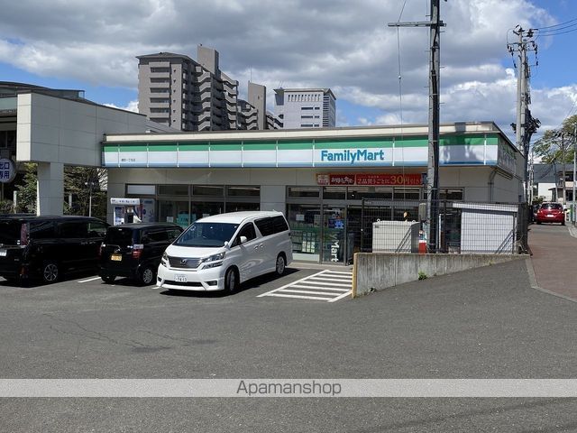 コンビニ　ファミリーマート（コンビニ）まで226m