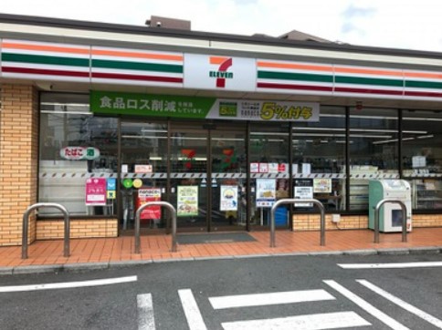 コンビニ　セブンイレブン 足立扇3丁目店（コンビニ）まで439m