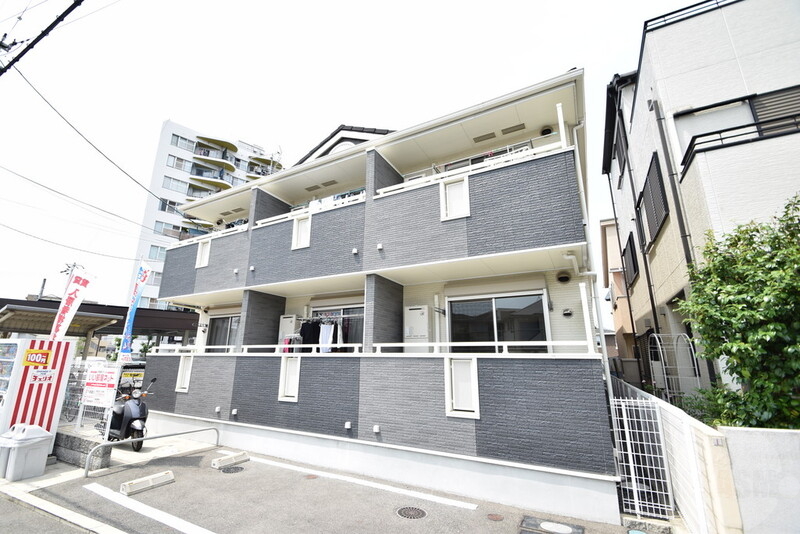 建物外観　シックで落ち着きのある外観