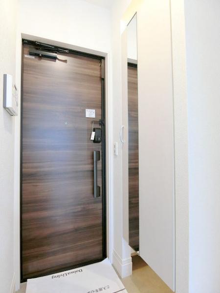 玄関　写真は別のお部屋のイメージです。現況優先