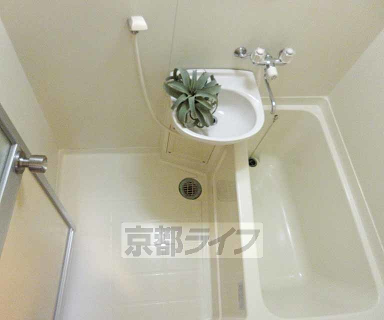 バス・シャワールーム　リラックスできるバスルームです・