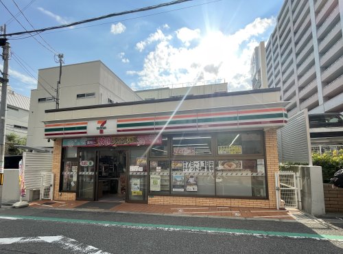 コンビニ　セブンイレブン 大阪松崎町2丁目店（コンビニ）まで261m