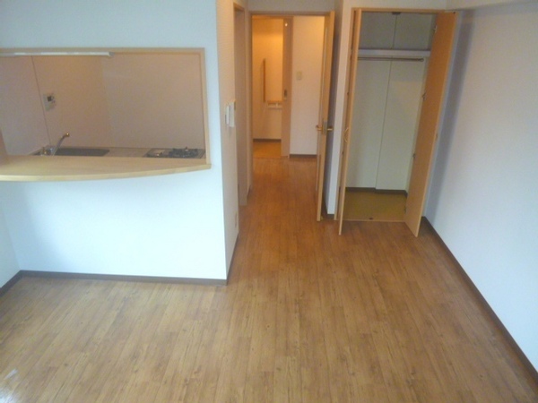 居室・リビング　２面採光の明るいお部屋です。