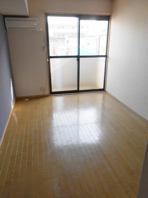 居室・リビング　★★落ち着いた色のフローリングです★★